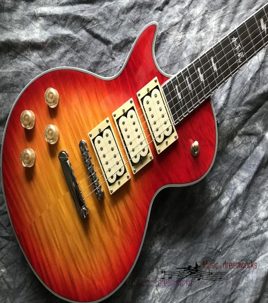 Custom Shop Ace Frehley Signature 3 Pickups E -Gitarre linke Gitarre geflammtes Maple Woodtransparent Rot allmählicher Color 7637571