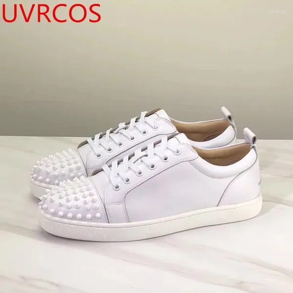 Lässige Schuhe weiße Spikes Italienischer Stil Männer Sneaker runden Zehen Schnürung Low Top Flach für Mann Fashion Spring Moccasins Party