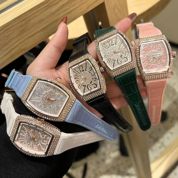 Berühmte klassische Designer -Stil Luxus Mode Crystal Diamond Männer Watschen Frauen Stars Star Women's Star Quarzpaar Belt Watch Wholesale