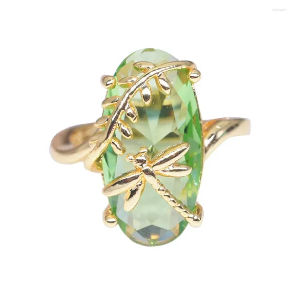 Com pedras laterais 2024 Dragonfly Design Gold Wedding Ring Transparent Peridot Stone Anéis