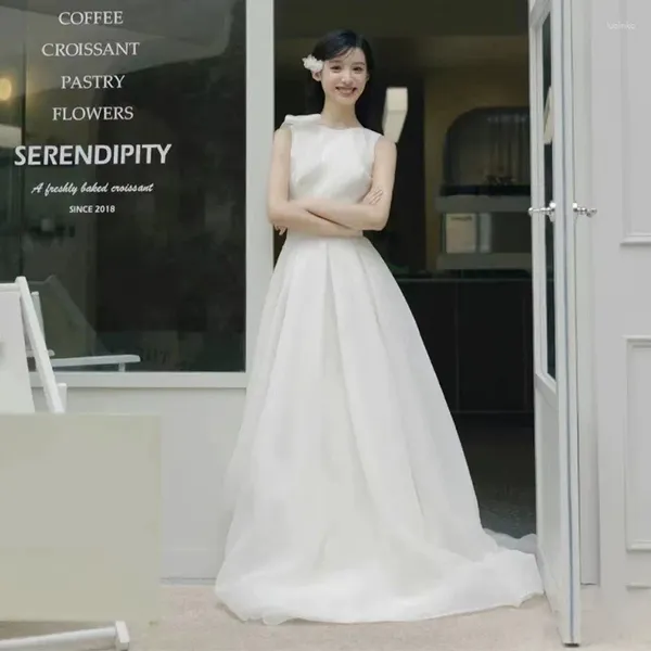 Lässige Kleider Satin Satin Einfaches leichte Hochzeitskleid Braut ausgehändig