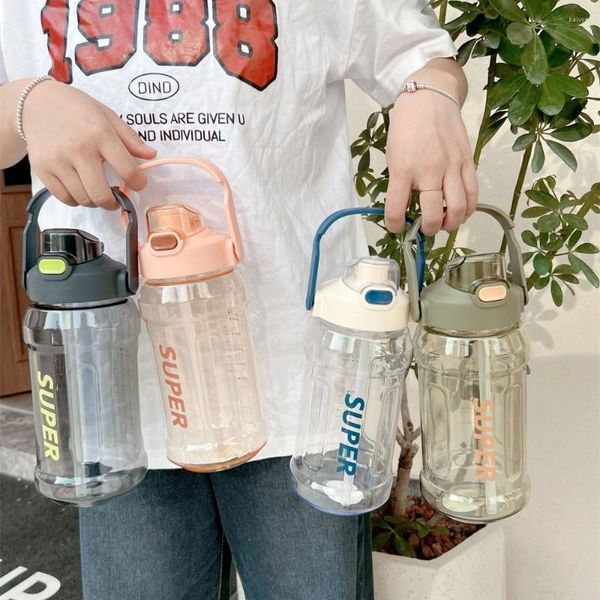 Wasserflaschen Kessel mit Strohgesundverschmutzung Hitzebeständiges haltbarem Feststoff nicht einfach von der Flasche Außenaktivitäten zu fallen