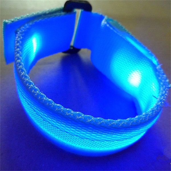 2015 China Neues Design Großhandel 7 Farben LED Glühen blinkendes Armband für Party