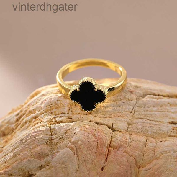 High End Vancefe Brand Designer Ringe für Frauen High Version V Golden Lucky Clover Ring Real Gold Electroplated Nicht verblassendes Senior Brand Logo Designer Schmuck