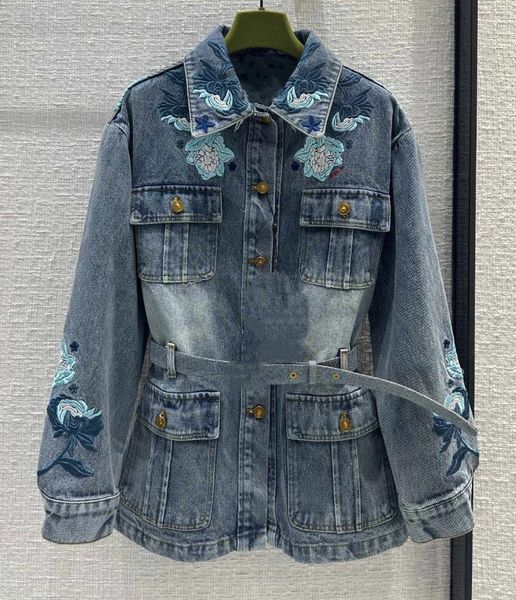 Frauenanzüge 2024 Frühjahrssommer Ankunft Denim Cotton Floral Sticker Designer Jacke Outwear Marke Kleidung für Frauen