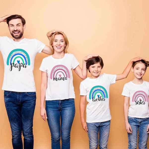 Семейная подходящая одежда Rainbow Papa Mama Brother сестра Tshirts Summer Outfits Daddy Mommy и Me Kids Tops 240327