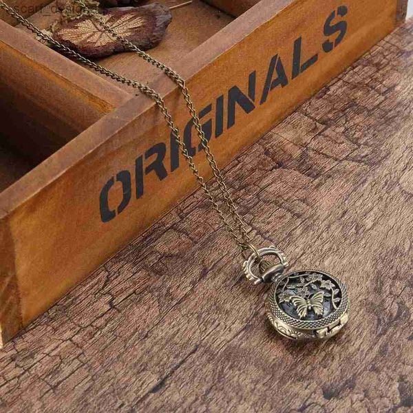 Pocket Uhren 15 Typen neue modische und niedliche Vintage geschnitzt und ausgehöhlt römische Tasche auf Kettengeschenken für Familie und Freunde Y240410