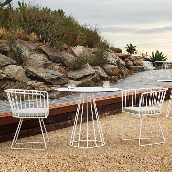 Tavoli in lega di alluminio e sedie Nordic Minimalist Style Courtyard Restauranti Combinazione di mobili da balcone a prova di pioggia all'aperto