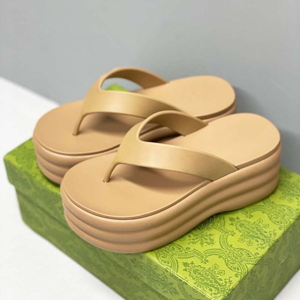 Nuova piattaforma Flip Flops Women Thong Sandals Designer Scarpe in gomma Slipisti Summer Sliple morbide Slippose per esterni con Box 554