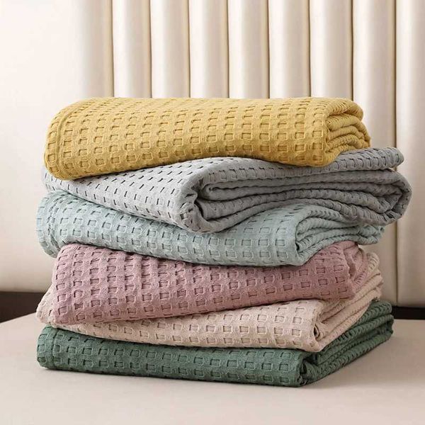 Одеяла роскошные современные чистые хлопковые вафельные клетки для одеяла одеяло вязаное вязаное тонкое стеганое одеяло простые мягкие уютные диван -крышки для дома или путешествия