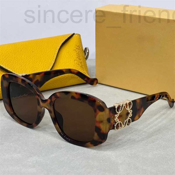 Солнцезащитные очки дизайнер роскошные дизайнерские солнцезащитные очки модные золотые полосы рама солнечные очки высококачественные смешанные цветные линзы Adumbral для мужских женских повседневных очков