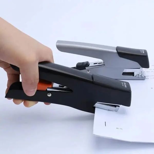 Stapleler Deli Laborsaving Manual de grampeador universal 24/6 26/6 Staples School Office Supply Student Stationaria Presente Ferramenta de encadernação de negócios