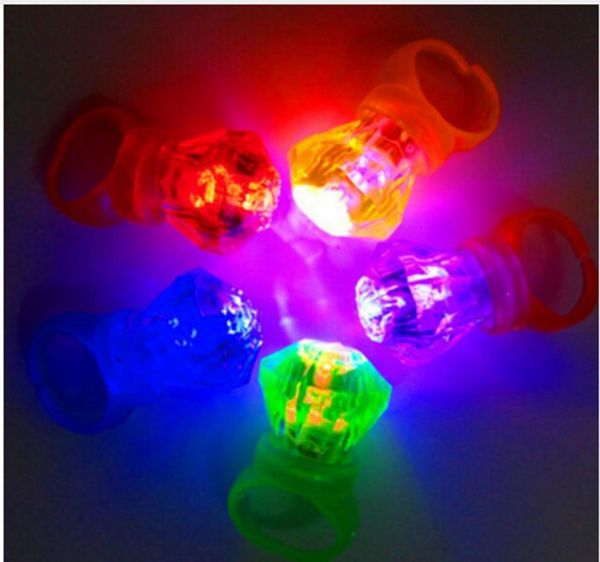 Forma de diamante de plástico Toys de luminária de anel de dedo LED Misture Cools simulação de luz Crianças Decoração de festa de brinquedo3428177