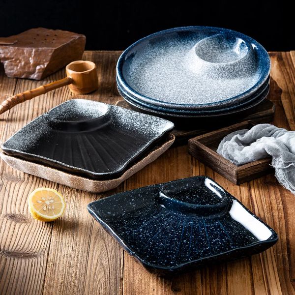 Bolinho de bolinho japonês com bolas de bolinho no vapor de prato com lascas de vinagre de cerâmica prato de placa vulcânica criativa de montagem