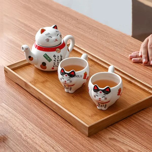 Niedliche japanische glückliche Katzenporzellan Tee -Set kreative Maneki Neko Keramik Tee Tasse Kessel mit Sieb Büro Teekanne Wasserbecher