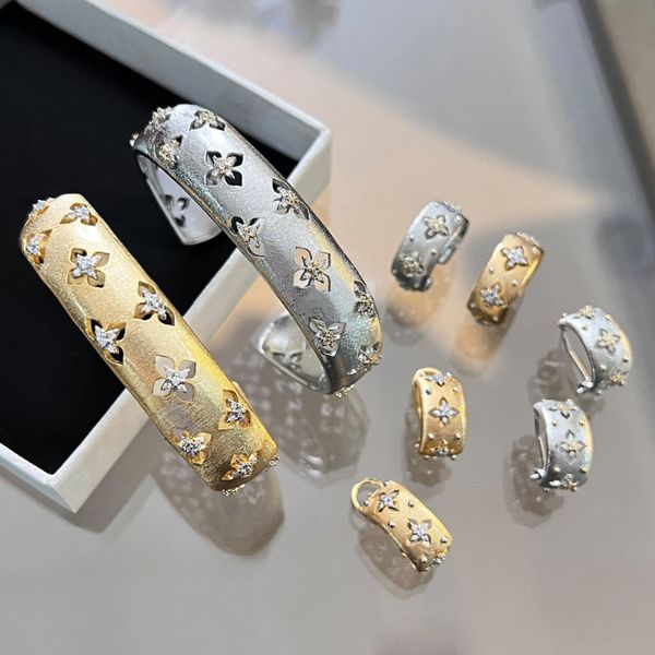 Itália Brand de luxo Clover Designer Brincôs Brincos de colar Jóias Conjunto de jóias Handmade estilo de palácio Hollow 18k Gold Craft Ring Briwring colares Bracelets