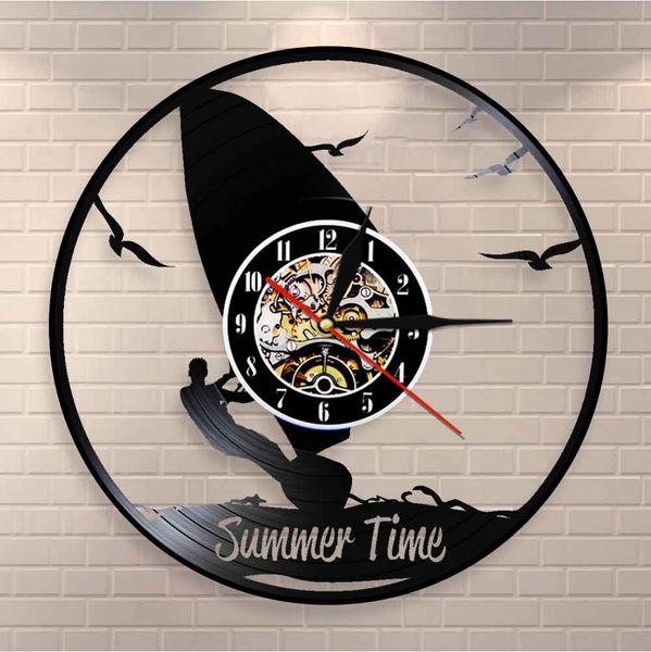 Summer Time Surfing Wall Clock Windsurfing Vinyl Record Orologio da parete Design moderno Surfing Sport 3D Watch Gift per amante del surf