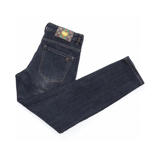 Дизайнерские мужские джинсы скинни джинсы черные узкие мотоциклетные мотоциклетные рока. Возрождение бегуны растягивают джинсовые джинсы с прямыми джинсами.