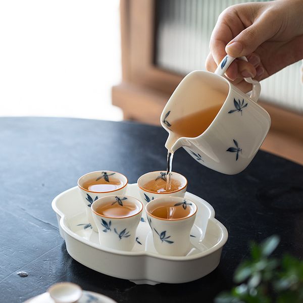 Lussuoso set di tè per tè per farfalla a farfalla di dipinto a mano di lusso set da tè per la casa ciotola coperta tazza di tè per tè per tè piccolo set piccolo set da tè