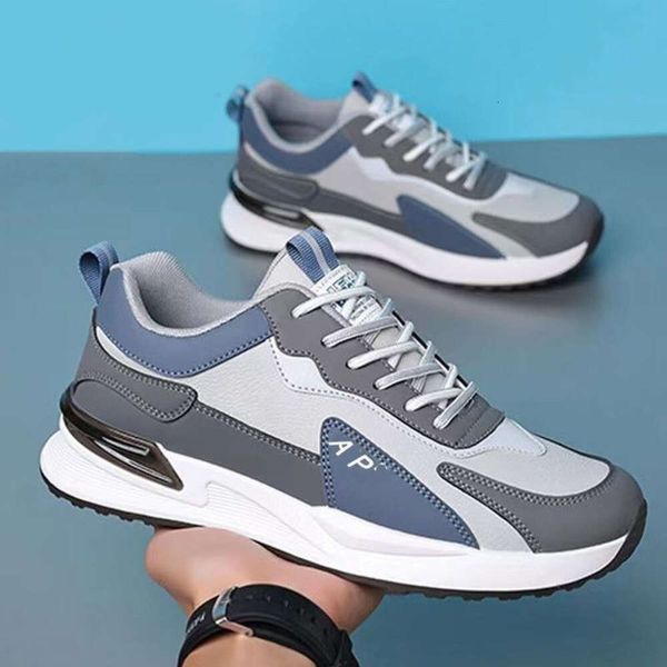 Novos sapatos de corrida e esportes versáteis da primavera para masculino Sports Sports Anti -Slip Casual Slip e Sapatos Resistentes com Sofes de Couro Sofra