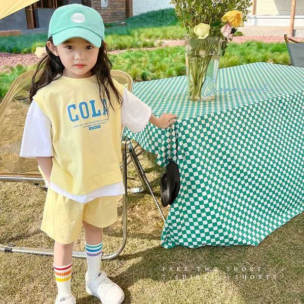 T-Shirts Girl 2023 Nuova T-shirt casual estiva in abiti in stile coreano per bambini adolescenti ragazze a manica corta Colore 2 pezzi Set di vestiti 240410