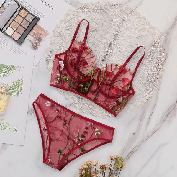 BHs setzt Plus -Size -Dessous für Frauen sexy rote Stickereien unterdraht Höschen Pajama 2pcs bloße Porno Bra kurze Set