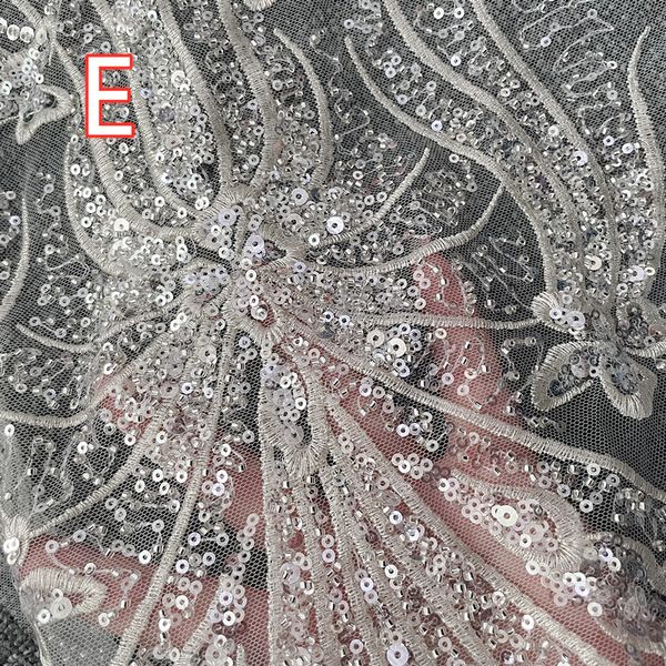 Nuovo lussuoso sequestro di nozze europei e americani perle d'argento in tessuto in pizzo Posizionamento in pizzo Fiori molti disegni possono scegliere Rs2771
