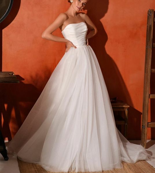 Eleganti abiti da sposa a pieghe a piega senza spalline eleganti A-Line Tulle Sweep Train Sump Back Back Simple Bridal Gowns for Women