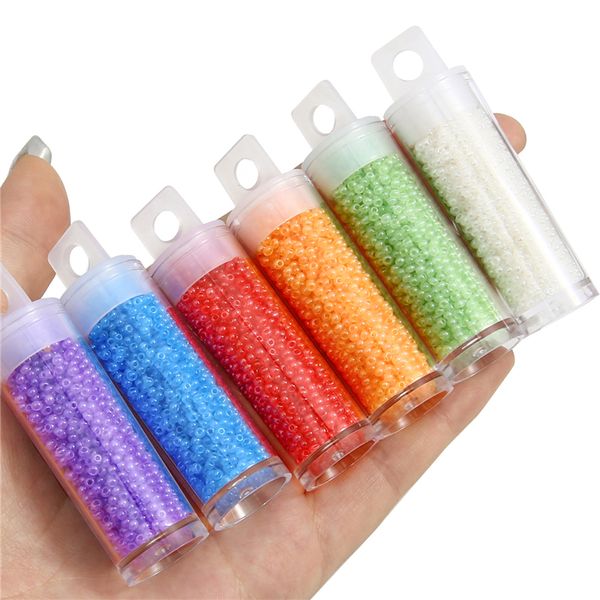 1500pcs/Box 21Colors Glassamen Perlen winzig 2 mm handgefertigt für DIY -Kleidungsstück Handwerk Schmuck Stickzubehör Lieferungen