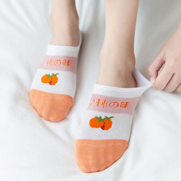 3 Paare Frauenfruchtmuster flache Bootssocken Sommer unsichtbare Erdbeer-Silikon-Slip-Socken süße rosa dünne niedrige Socken