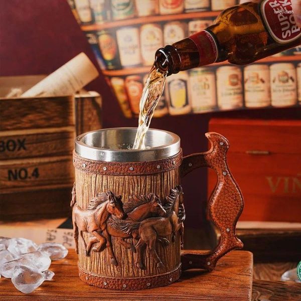 Becher 3D handgefertigte Bierbecher Holz Edelstahlbecher Laufpferde Simulation Holzfass Doppelwand Vintage Bar Accessoires