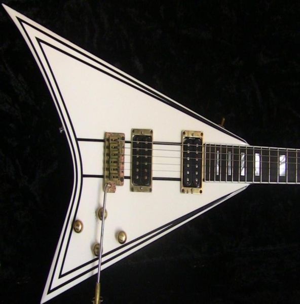 Randy Rhoads RR 1 Black Pinstripe White Flying V Guitarra Elétrica Bloco de Hardware Dourado MOP INLAY TREMOLO Bridge Whammy Bar6285415