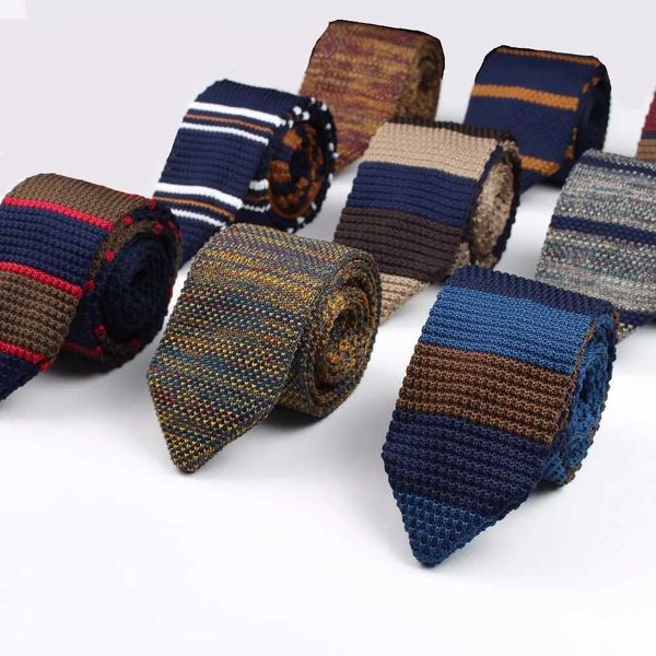 Ties cravatte a maglia a maglia cravatta casual triangolare casual cravatta tagliente cravatta classica da design a maglia per Menc240410