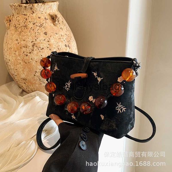 Umhängetaschen Zeug Sacks neue Handtasche im chinesischen Stil für Frauen im Jahr 2024 Neue trendige und High-End-Textur Nische Unterarm mit Perlenbeutel Satin Crossbody H240410