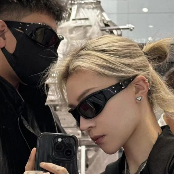 Neue Y2k Cyberpunk Sonnenbrille UV400 Moderner Oval Rahmen Punk Schutzbrille Frauen Mode bunte Spiegel Sonnenbrille Brillen Brillen Brillen