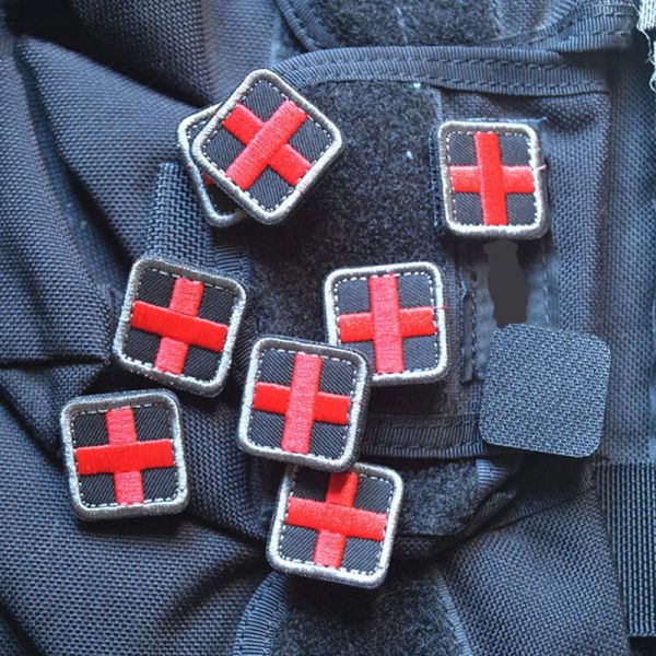2,5 cmx2,5 cm Medic Parametico Distintivo di esercito tattico Mini bandiera della Croce Rossa in gomma 3D in PVC Svizzera Cross Patch