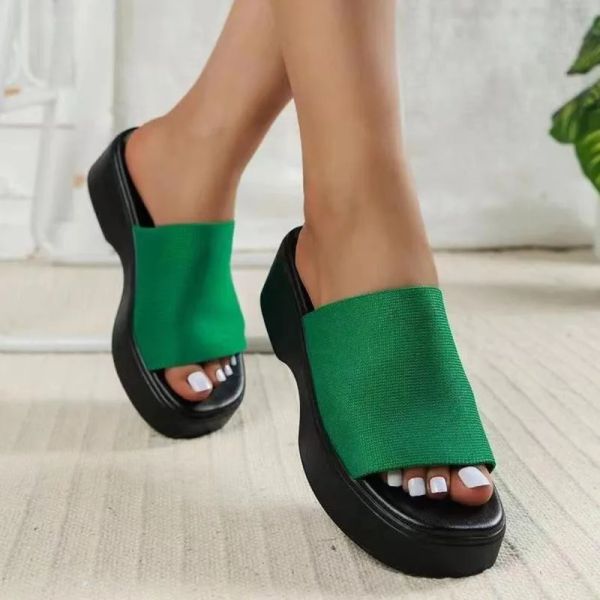 Pantofole Nuove pannelli moderni da donna Design Design quadrato Muffin Slides Scarpe fuori Piattaforma di moda Piattaforma di moda Piattaforma Fashi