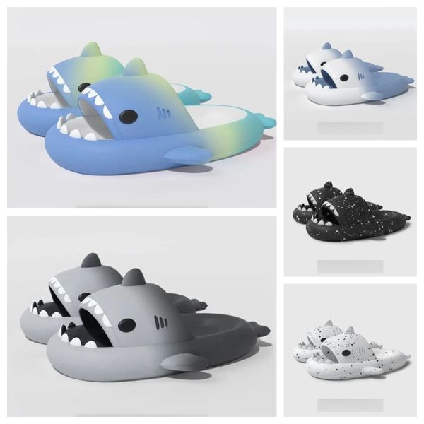 2024 Yeni Üst Lüks Tasarımcı Kalite Ayakkabıları Sandal Yaz Köpekbalığı Terlik Köpekbalığı Slaytları Siyah Mavi Kalın Toldalı Ayakkabılar Erkek Çocuklar Düz Sandalet Gradyan Flip Flops