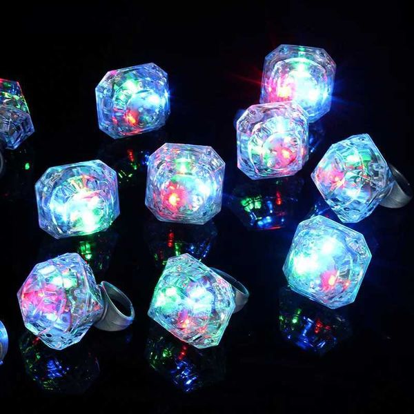 LED Rave oyuncak 1pcs LED yanıp sönen elmas parmak yüzüğü Parlayan Parmak Işık Çocuklar Erkek Kız Kızlar Çılgın Düğün Doğum Günü Oyuncak Hediyeleri 240410