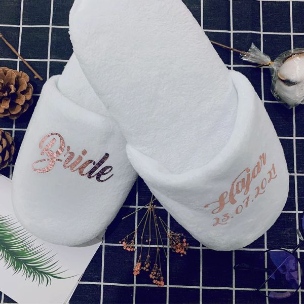 Personalisierte maßgeschneiderte Hochzeit Korallen Frauen Pantoffeln Schuhe Brautjungfer Geschenk Henne Nacht Junggeselle Party White Hotel Slipper Geschenke