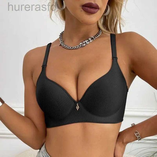 Bras Beauwear Solid Color Stripe Bras с подвесной беспроводной брелиной для женской футболка Bra Feamle Brassiere Lingerie 240410