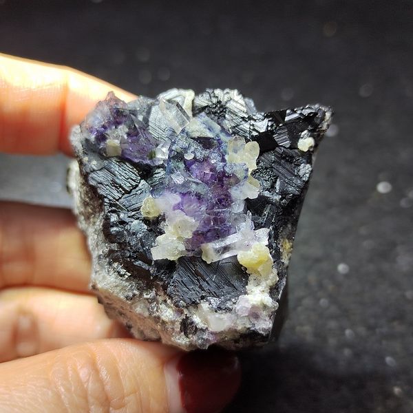 97.1-140.9Genaturale blu fluorite e verde, anello di energia di guarigione minerale di pirite in cristallo bianco decorazione in pietra originale