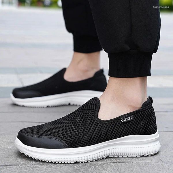 Scarpe casual per uomini 2024 Slip del marchio sulla vulcanizzazione degli uomini Autumn Tround TOE SOLUSE NETTO SOLIDE SNEABLE CLASSE COLUSH