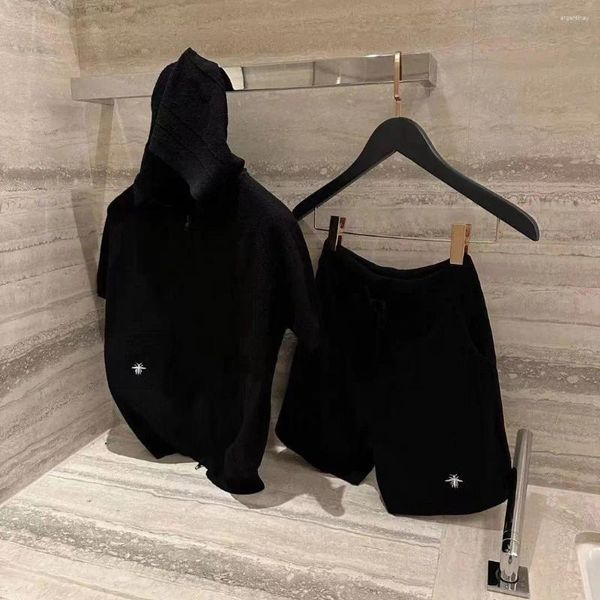 Femininos de tracksuits de primavera e verão Sense Sense Borded Bee com capuz de capuz curto short top shorts terno de seda de seda de gelo de duas peças