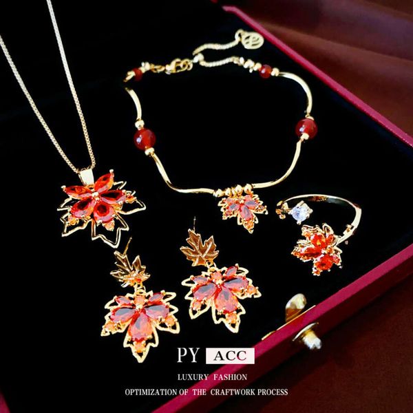 Real Gold Gold Electroplated Red Zircon Maple Leaf Set per la sentenza di alto livello autunnale e invernale, gioielli di moda unici