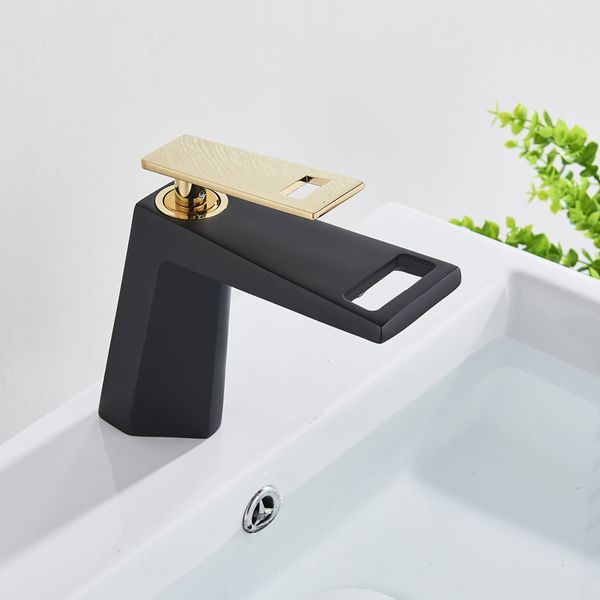 Altın Siyah Havza Musluğu Sıcak Soğuk Karıştırıcı Musluk Şelalesi Banyo muslukları Hollow Tasarım Tek Tutar Switch Modern Model