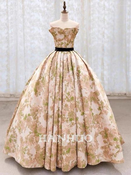 Pist elbiseleri çiçek jakard ünlü askısız vintage vintage swelsuz prenses kemer top baskılı balo elbiseleri quinceanera