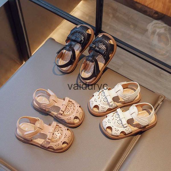 Sandalen Baby Baotou 2023 Sommer Neue weiche alleinige Mädchen Bow Prinzessin Schuhe Korean Edition Hollow Beach Trend H240411