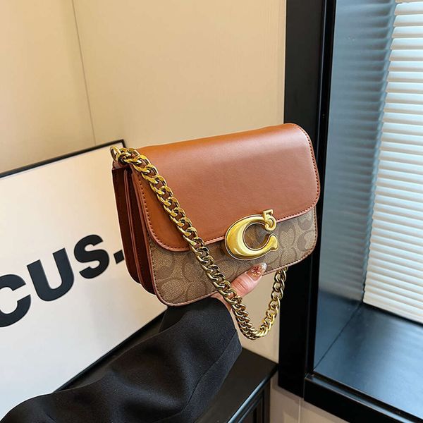 Cor de cor contrastante, quadrado pequeno para a feminina 2024 novo ombro único Crossbody Chain vintage Postman Tofu Bag 78% de desconto na loja por atacado