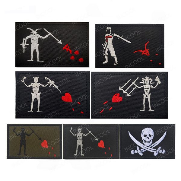 Piratenschädel Stickerei Infrarot IR Reflektierende Patches leuchten in dunkler PVC Military Patch Tactical Emblem Combat Abzeichen appliziert